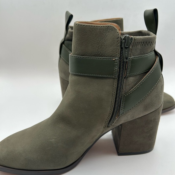 New Vionic Tenley Olive Green Suede Leather Heeled Ankle Booties Square Toe 7 - Picture 6 of 12